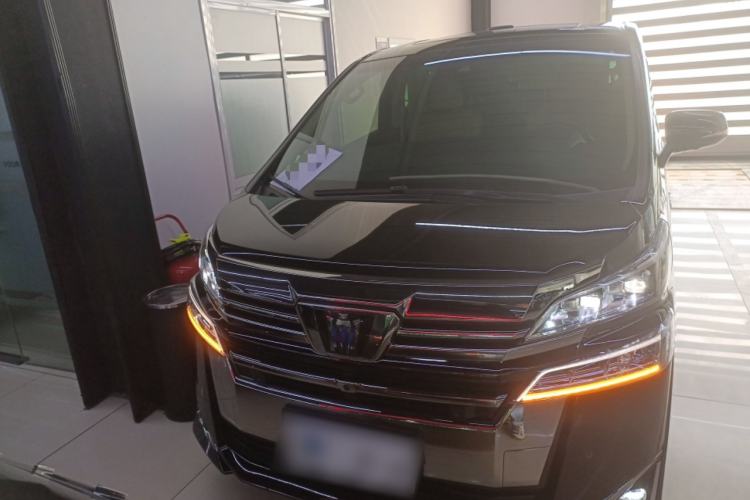 Used Toyota Vellfire 2023 Crown Dual-Engine 2.5L HV Prestige Edition
