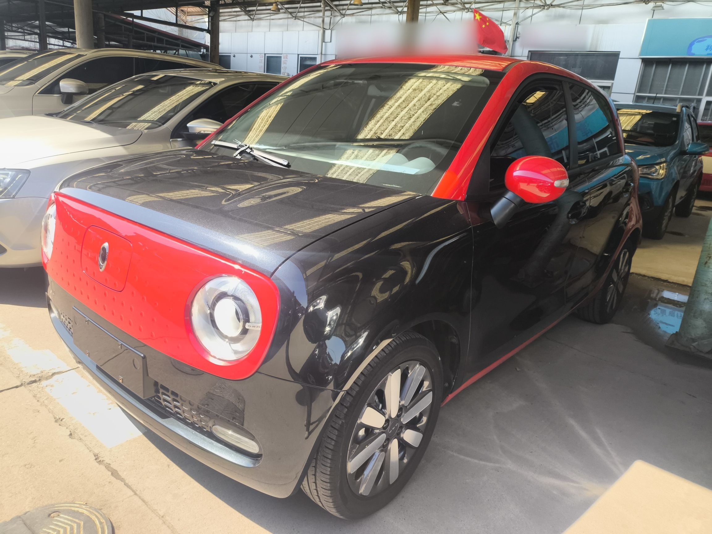 Под передней частью автомобиля