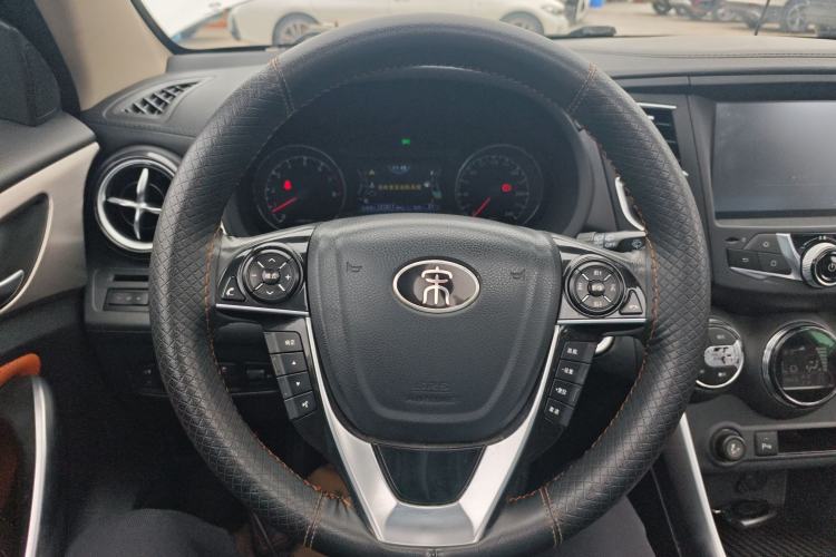 Used BYD Song 2016 Gaishi Edition 1.5TI Manual Haoya Model Steering Wheel