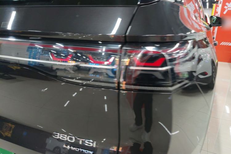 Used Volkswagen Tavendor 2023 330TSI Luxury Touring Edition
