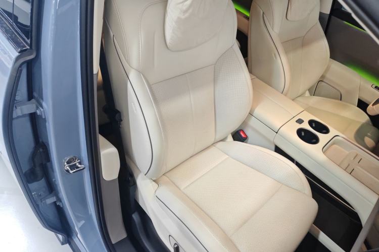 Used Li Auto i8 2025 Model Standard Version Right Front Seat