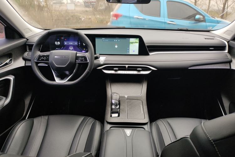 Used Venucia V 2022 260T Black Horse Edition · Idol Center Console