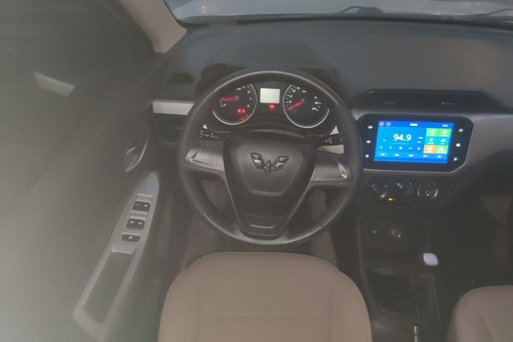 Used Wuling Hongguang 2019 1.5L S Comfort Edition China VI LAR Steering Wheel