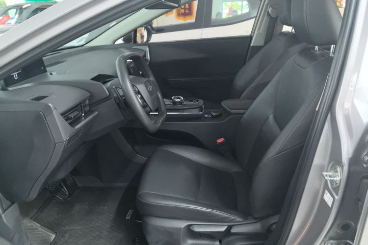 Used Toyota bZ3 2023 517 km Elite PRO Left Front Seat