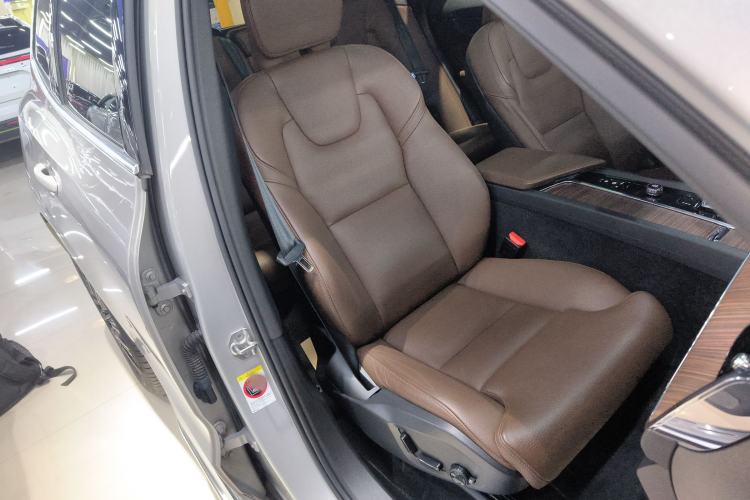 Used Volvo XC60 2022 B5 4x4 Smart Luxury Edition