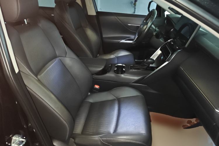 Used Toyota Venza 2022 2.0L CVT Two-Wheel Drive Prestige Edition Right Front Seat