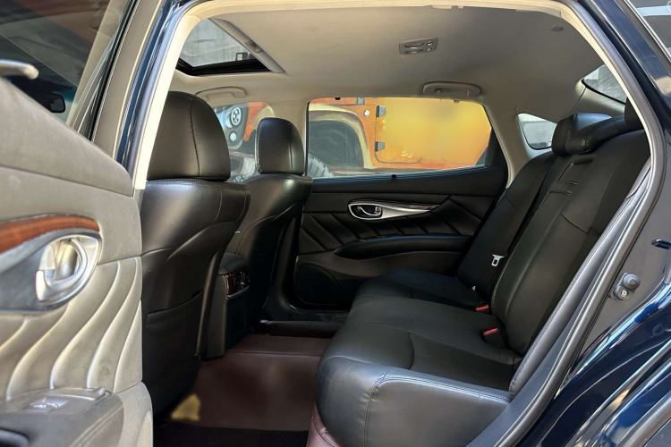 Used Infiniti Q70 2017 Q70L 2.5L Enjoyment Edition Interior 6