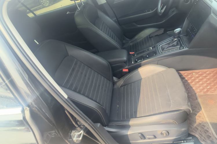 Used Volkswagen Magotan 2020 330TSI DSG Luxury Edition Right Front Seat