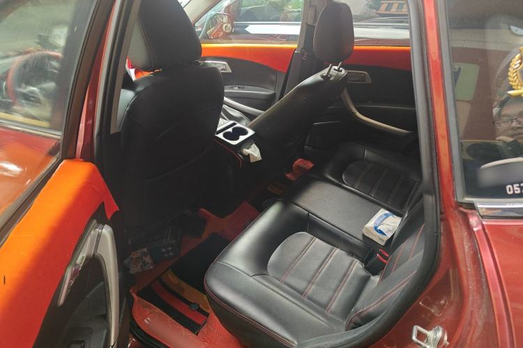 Used Bestune X80 2013 2.0L automatic comfort version Left Rear Seat