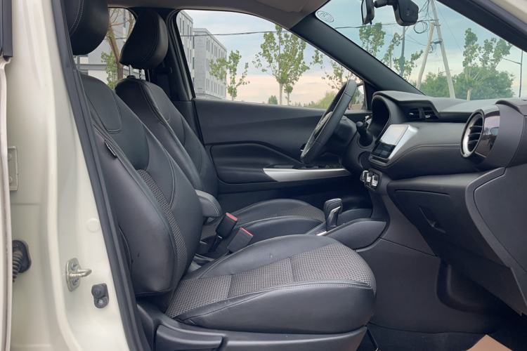 Used Nissan Kicks 2018 1.5L CVT Smart Connect Luxury Edition

