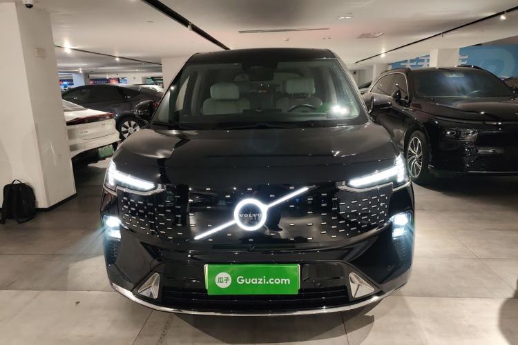 Used Volvo EM90 2025 Ultra Six-Seater