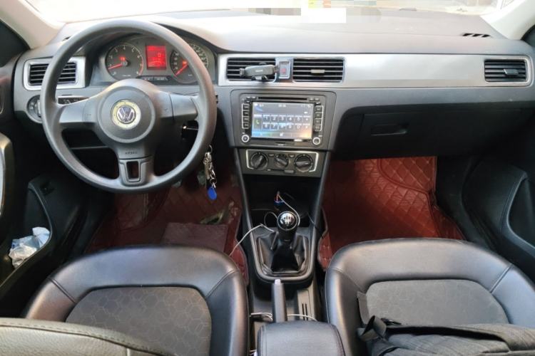 Used Volkswagen Santana 2015 1.6L Manual Comfort Edition Center Console