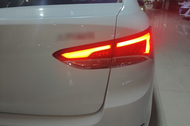 Used Buick GT 2019 15T Dual-Clutch Connected Elite Model China VI Right Rear Taillight