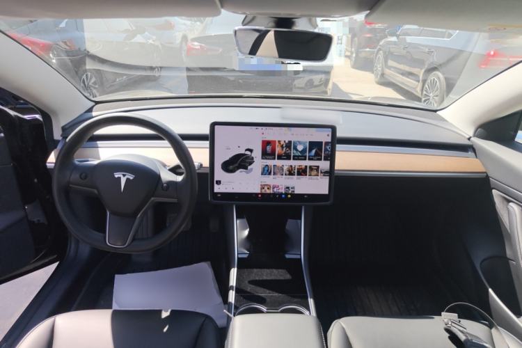 Used Tesla Model 3 2020 Revised Version Standard Range Rear-Wheel Drive – Upgraded Edition Center Console