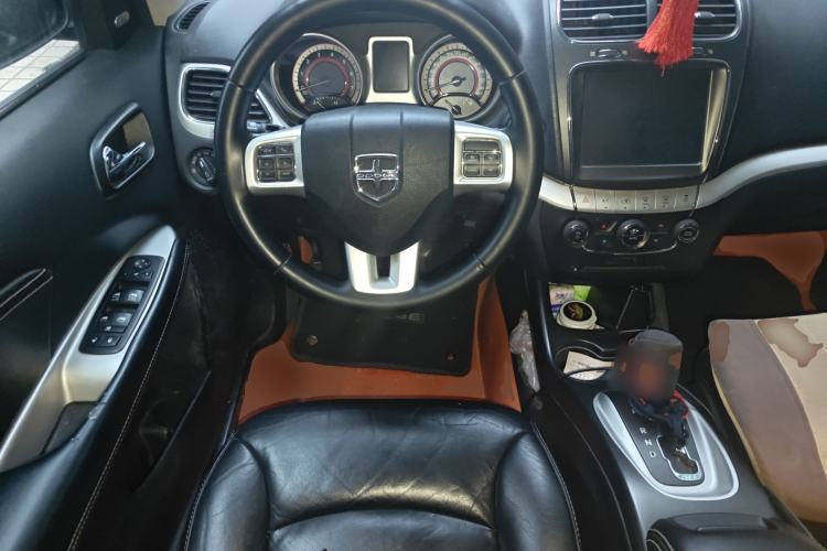 Used Dodge Journey 2013 2.4L Two-Wheel Drive Luxury Version
