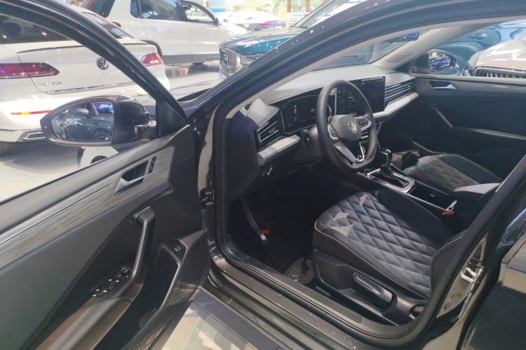 Used Volkswagen Sagitar 2024 300TSI DSG Excellence Edition Driver Seat