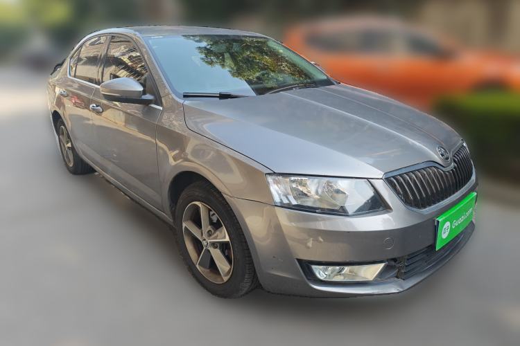 Used Skoda Octavia 2016 1.6L Automatic Chuanxing Edition Front Right 45 Deg