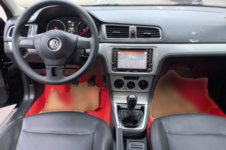 Used Volkswagen Lavida 2013 Restyled Classic 1.6L Manual Comfort Edition Center Console