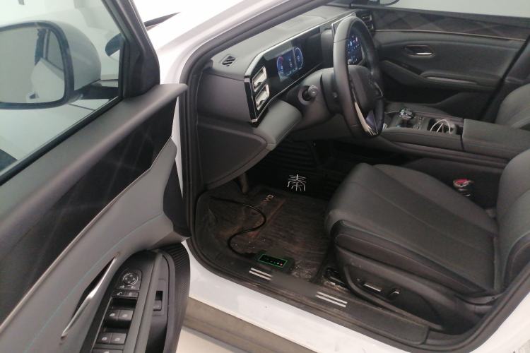 Used BYD Qin L 2024 DM-i 80KM Beyond Model Driver Seat