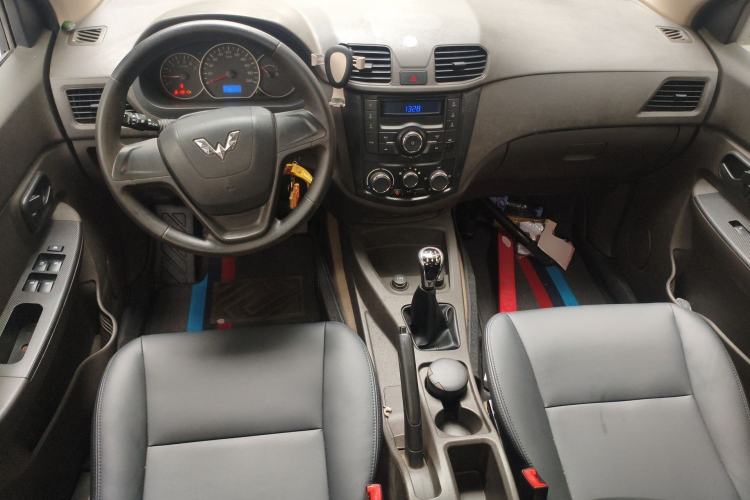 Used Wuling Hongguang 2014 1.5L S Standard Version Center Console