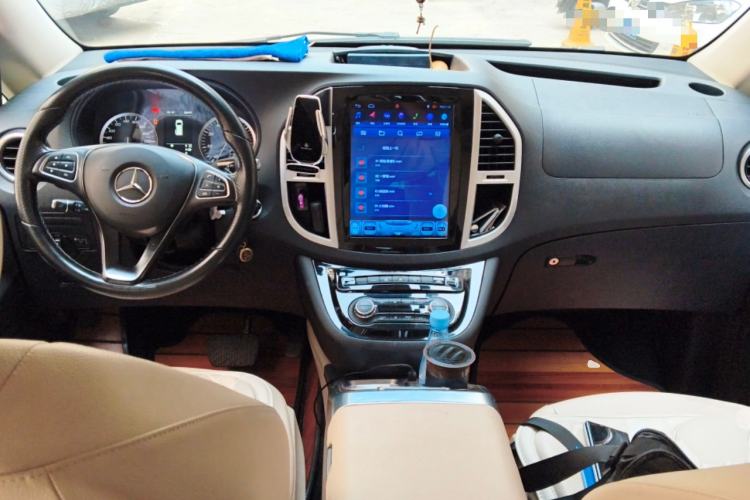 Used Mercedes-Benz Vito 2018 2.0T Business Version China VI Emission Standard Center Console