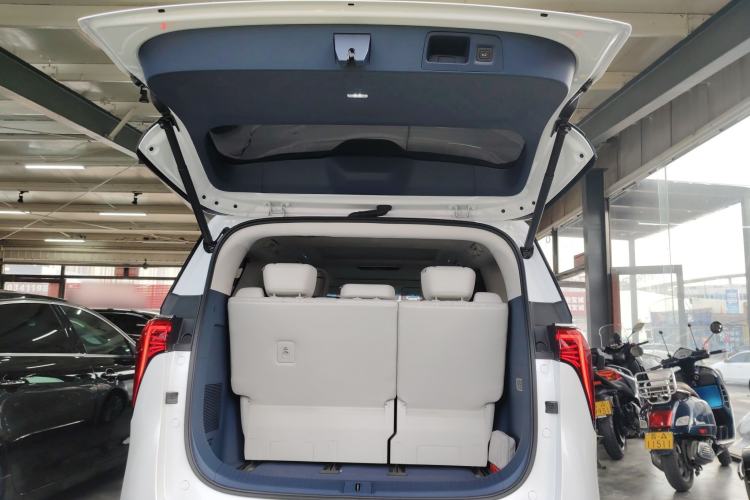 Used Buick Century 2023 2.0T Seven-Seater Yinshi Edition Trunk