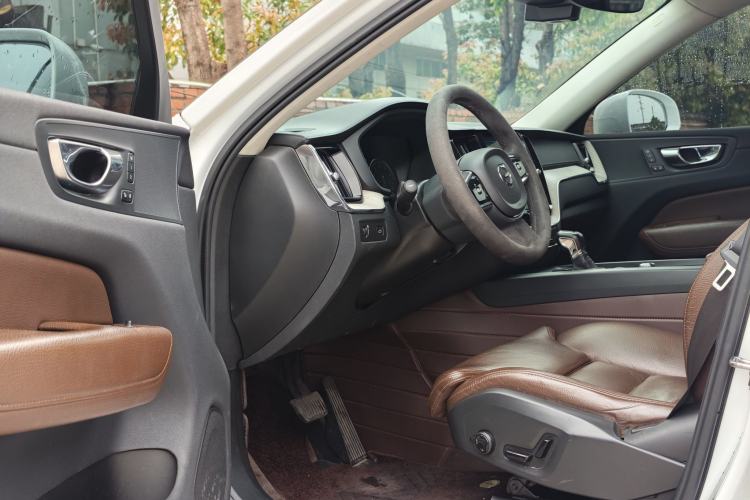 Used Volvo XC60 2020 T5 4x4 Smart Luxury Edition
