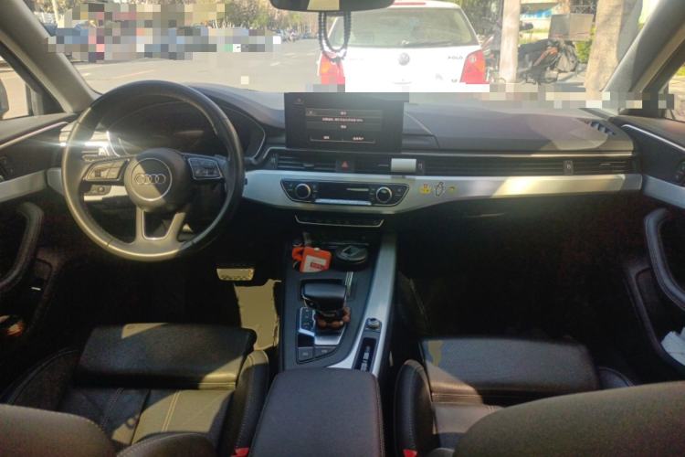 Used Audi A4L 2022 40 TFSI Luxury Dynamic Model Center Console