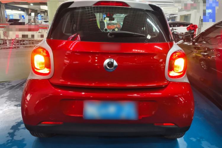 Used smart forfour 2018 1.0L 52 kW Dynamic Edition
