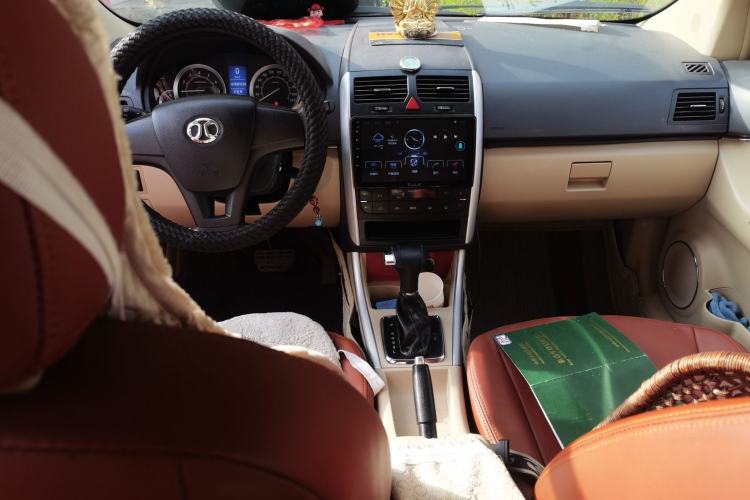 Used BAIC E Series 2013 Sedan 1.5L Automatic Lotte Edition Center Console