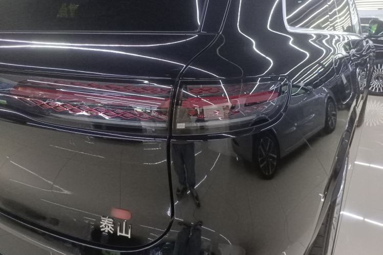 Used VOYAH Titan 2026 Model Max+ Right Rear Taillight