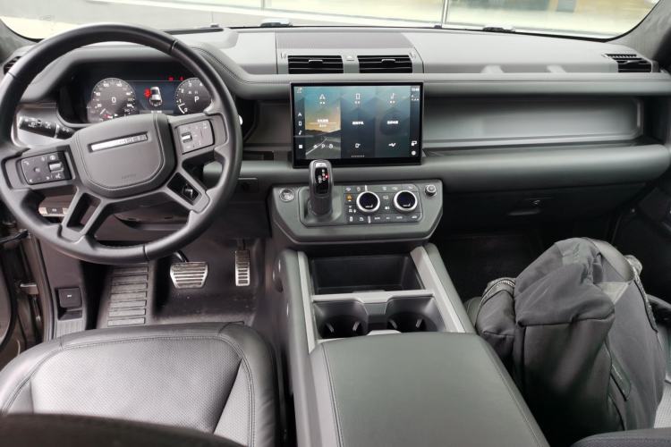 Used Land Rover Defender 2025 110 3.0T P400 X Center Console