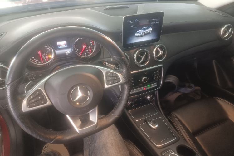 Used Mercedes-Benz GLA 2019 GLA 200 Fashion Model Center Console