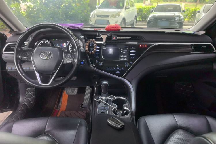 Used Toyota Camry 2018 2.5G Luxury Edition Center Console