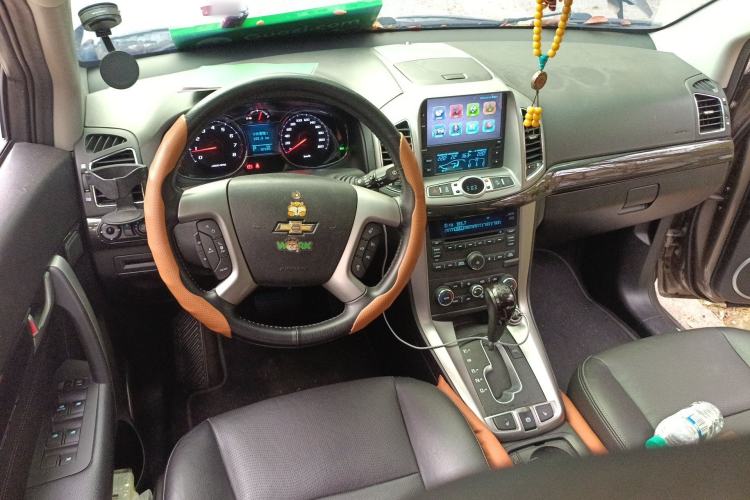 Used Chevrolet Captiva 2015 2.4L 4x4 Flagship Edition 7-Seater
