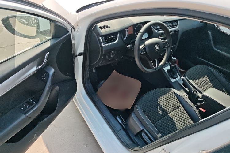 Used Skoda Octavia 2020 1.5L Automatic SmartDrive Luxury Edition Driver Seat