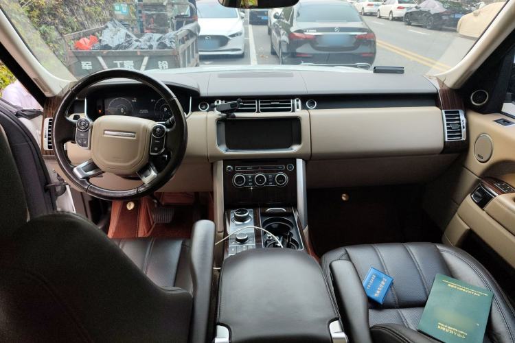 Used Land Rover Range 2017 3.0 SC V6 Vogue Extended Version Center Console