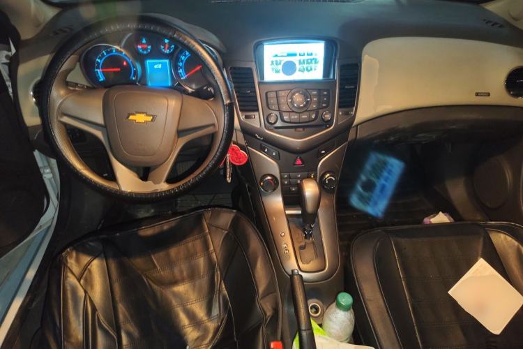 Used Chevrolet Cruze 2015 1.5L Classic SE AT Center Console