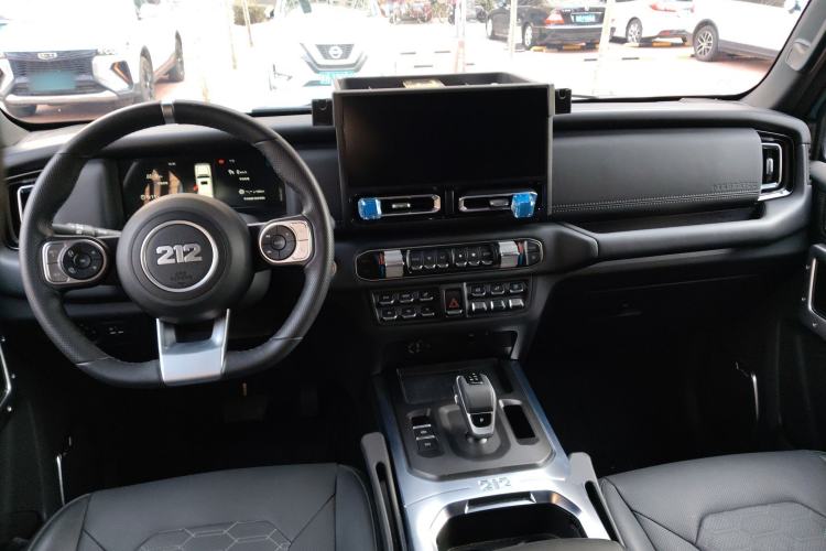 Used 212 T01 2025 2.0T Changfeng
