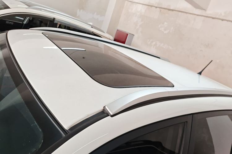 Used Chery Tiggo 3 2016 1.6L CVT ZhiShang Edition Roof