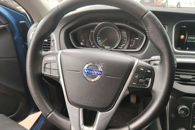 Used Volvo V40 2016 T3 Zhiyi Edition
