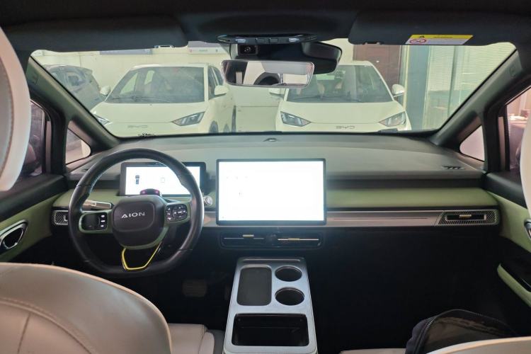 Used AION Y 2023 Plus 510 Tech Edition Center Console