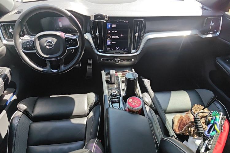 Used Volvo V60 2021 B5 Zhiyuan Sport Edition Center Console