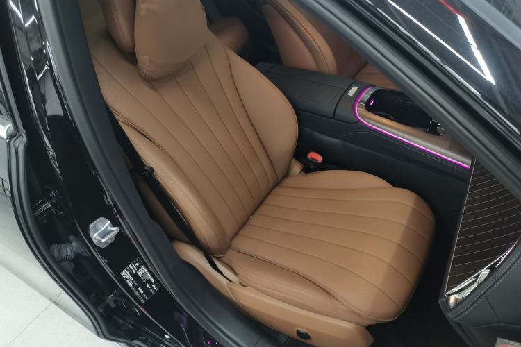 Used Mercedes-Benz E-Class 2024 Refresh E 300 L Stylish Edition Right Front Seat