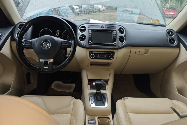 Used Volkswagen Tiguan 2010 1.8TSI Automatic All-Wheel-Drive Elite Edition Center Console