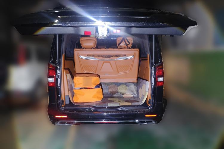 Used Mercedes-Benz Vito 2021 2.0T Elite Version 7 Seats Trunk