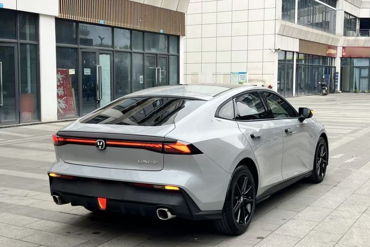 Used CHANGAN UNI-V 2022 1.5T Prestige Version
