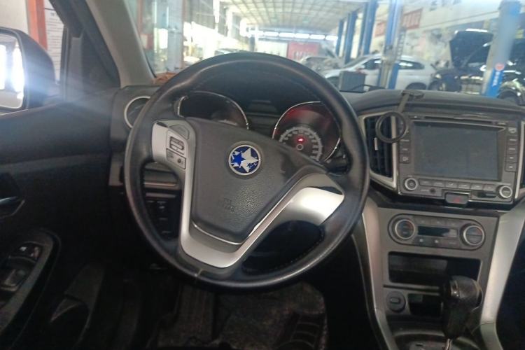 Used Venucia T70 2015 2.0L CVT Smart Edition