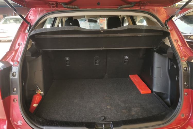 Used Suzuki S-Cross 2015 1.6L CVT Two-Wheel Drive Entry-Level Trim Trunk