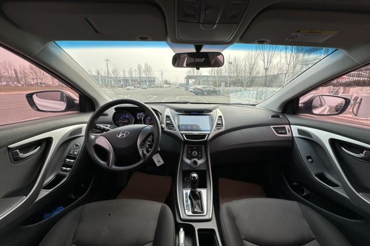 Used Hyundai Elantra (5th Generation / Langdong) 2016 1.6L Automatic Smart Version